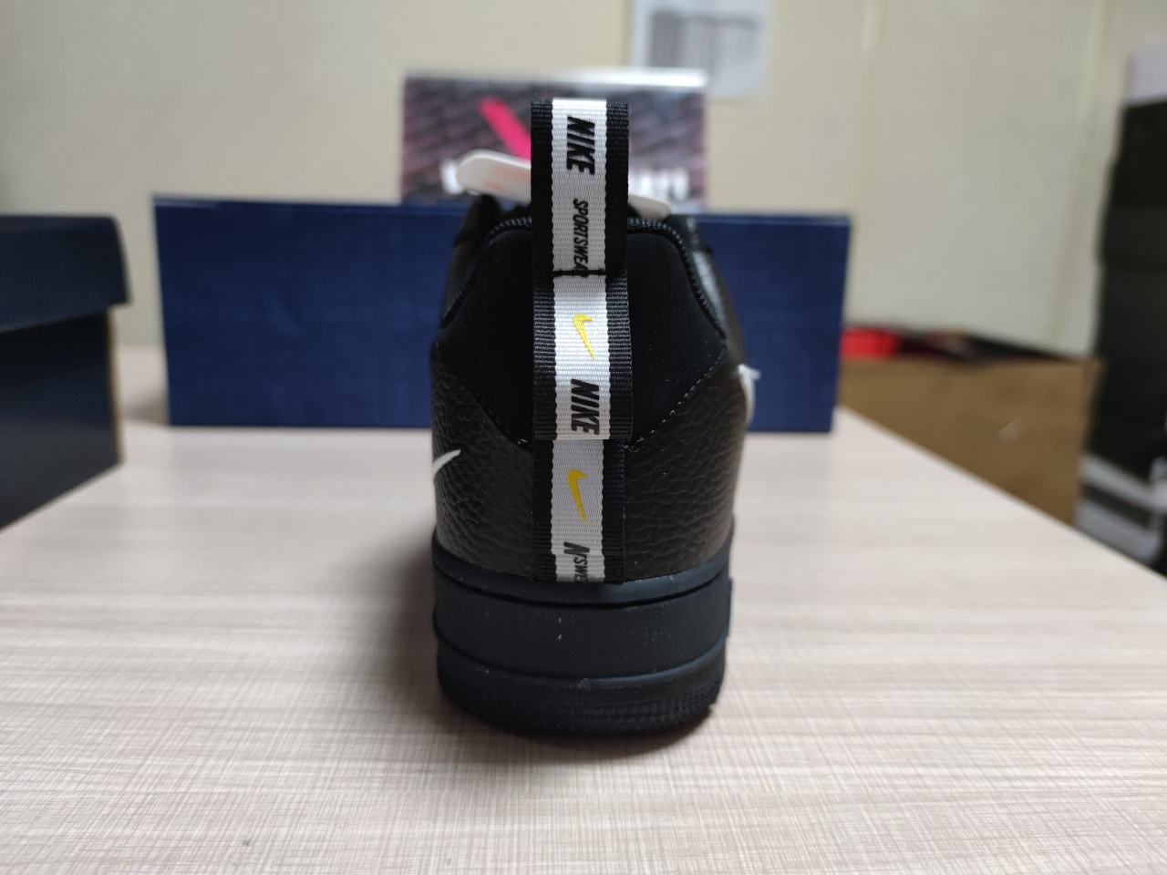 Air Force 1 Low Utility Black White AJ7747 001