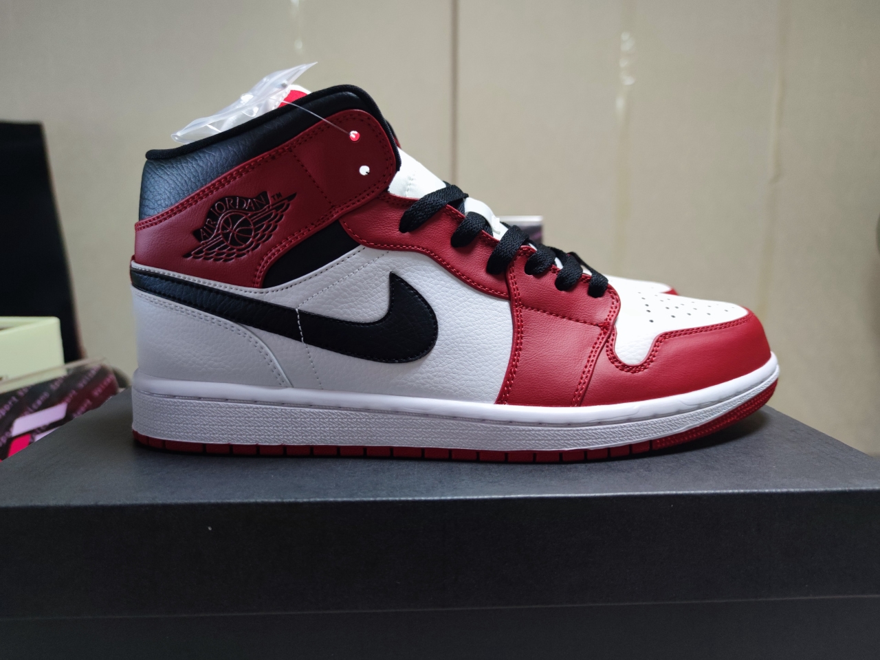 Jordan 1 Mid 