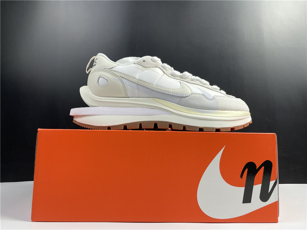 Nike Vaporwaffle sacai Sail Gum DD1875-100