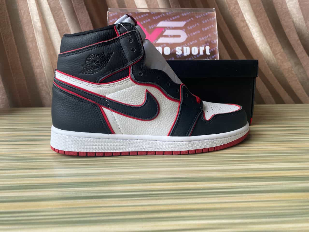 Jordan 1 Retro High Bloodline 555088-062