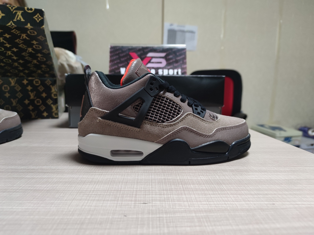 Jordan 4 Retro Taupe Haze DB0732 200