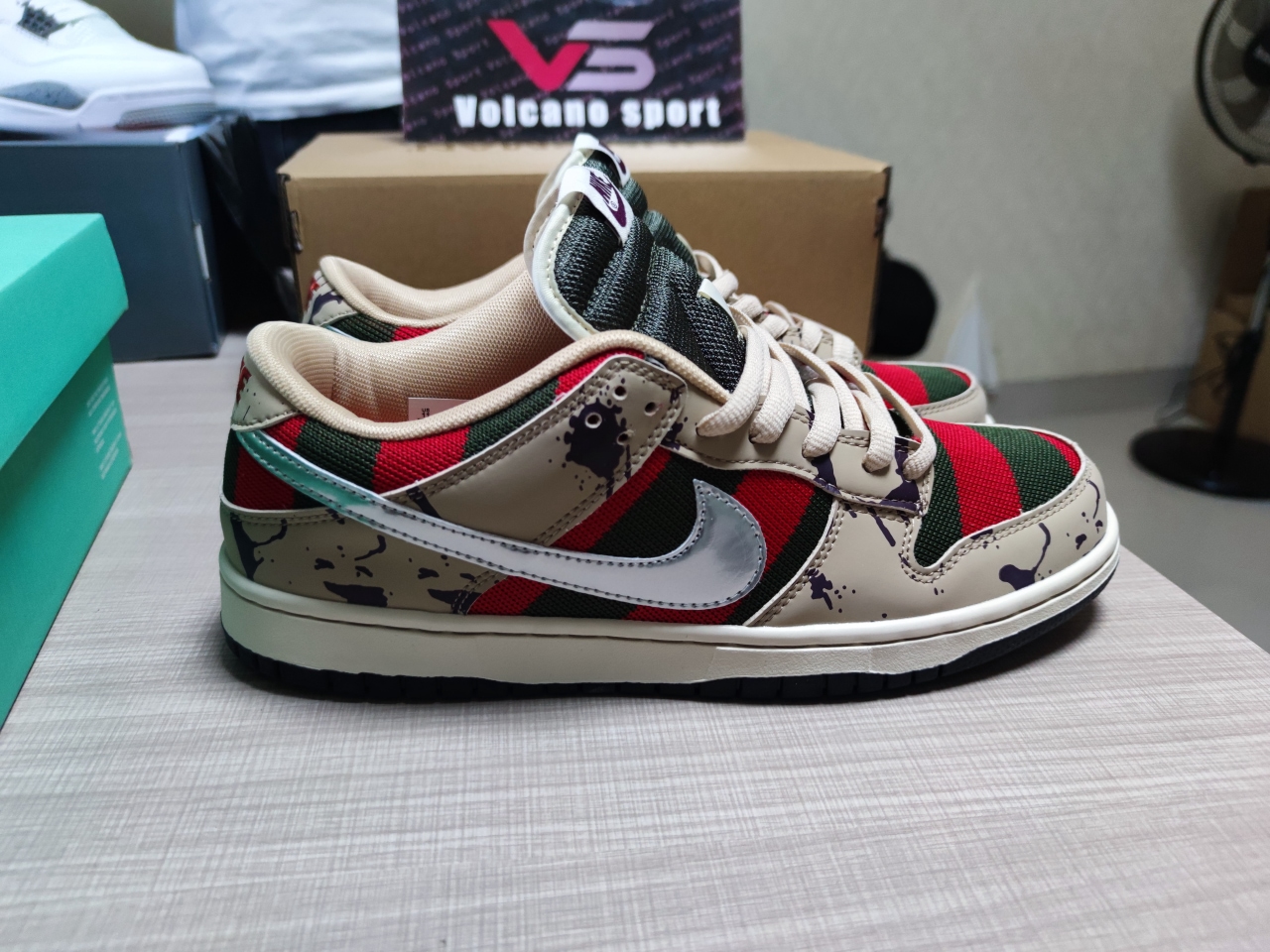SB Dunk Low Freddy Krueger 313170-202
