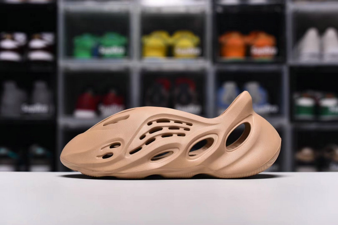 adidas Yeezy Foam RNNR Ochre GW3354