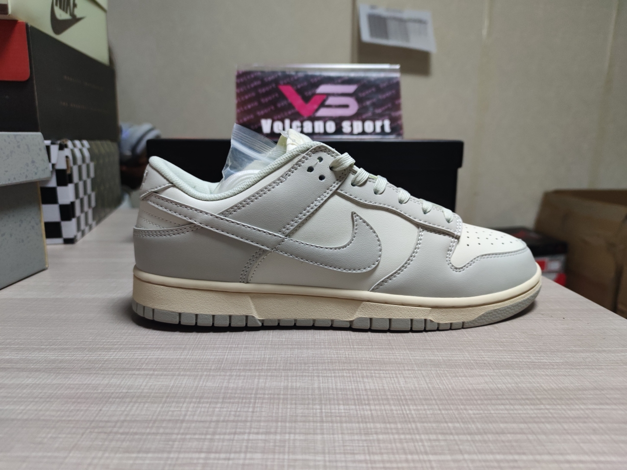 Dunk Low Sail Light Bone DD1503 107
