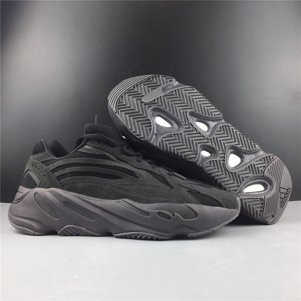 adidas Yeezy Boost 700 V2Vanta