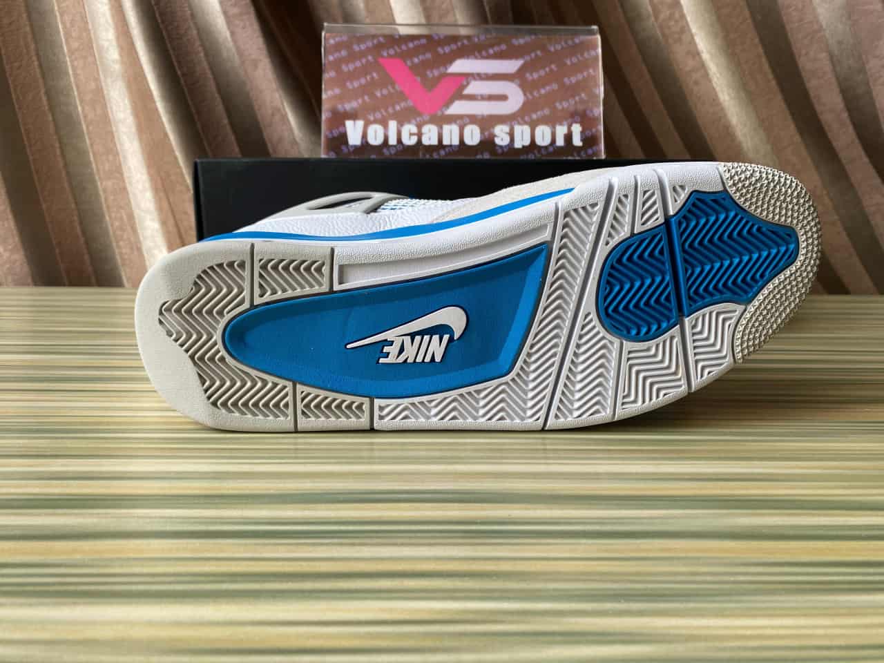 Jordan 4 Retro military blue FV5029-141