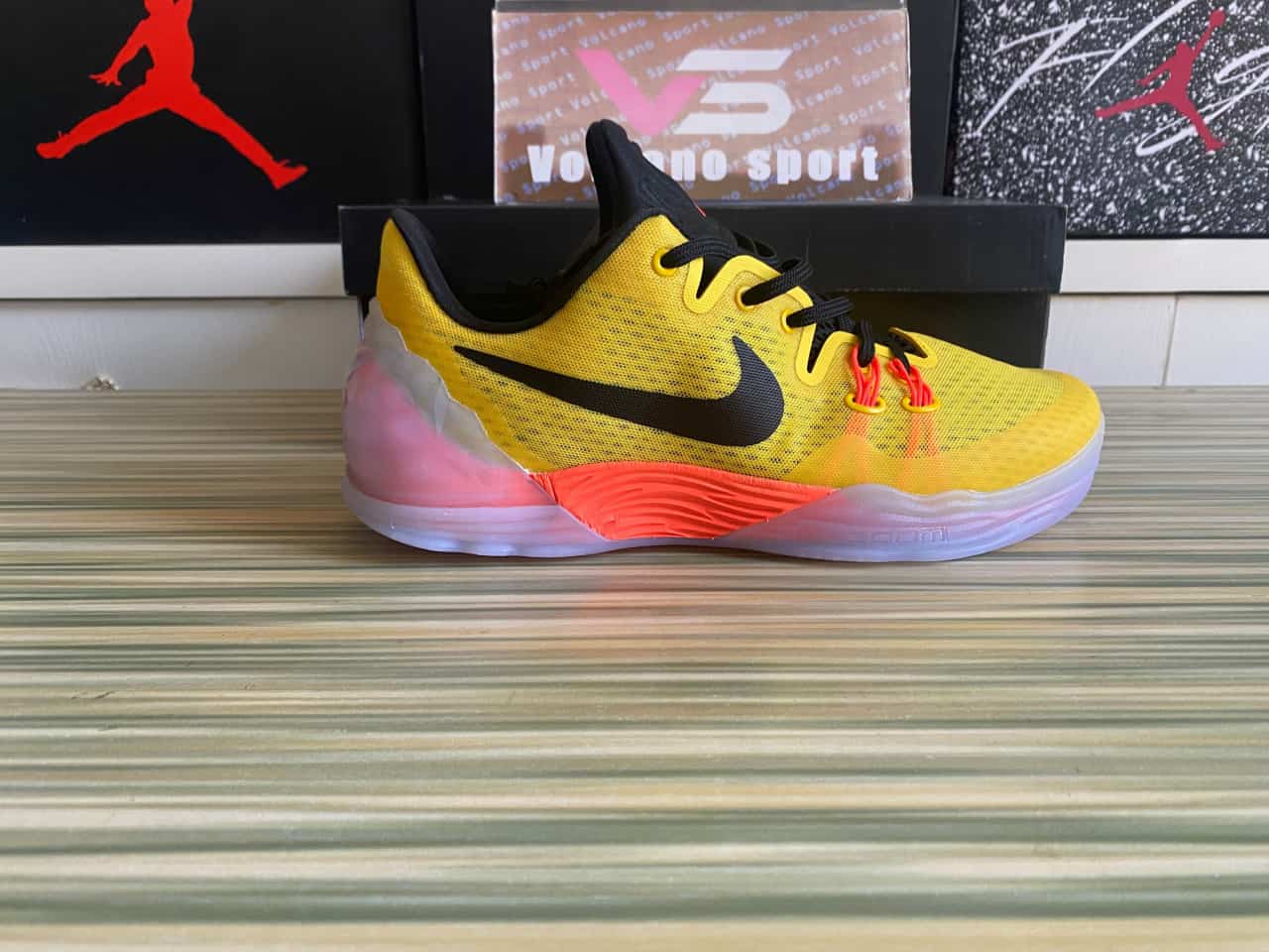 Zoom Kobe Venomenon 5 'University Gold' 749884-706