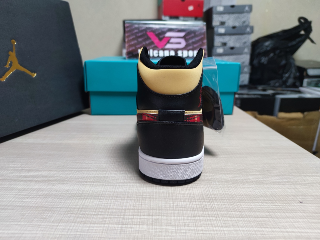 Jordan 1 Mid Tartan Swoosh DZ5329 001