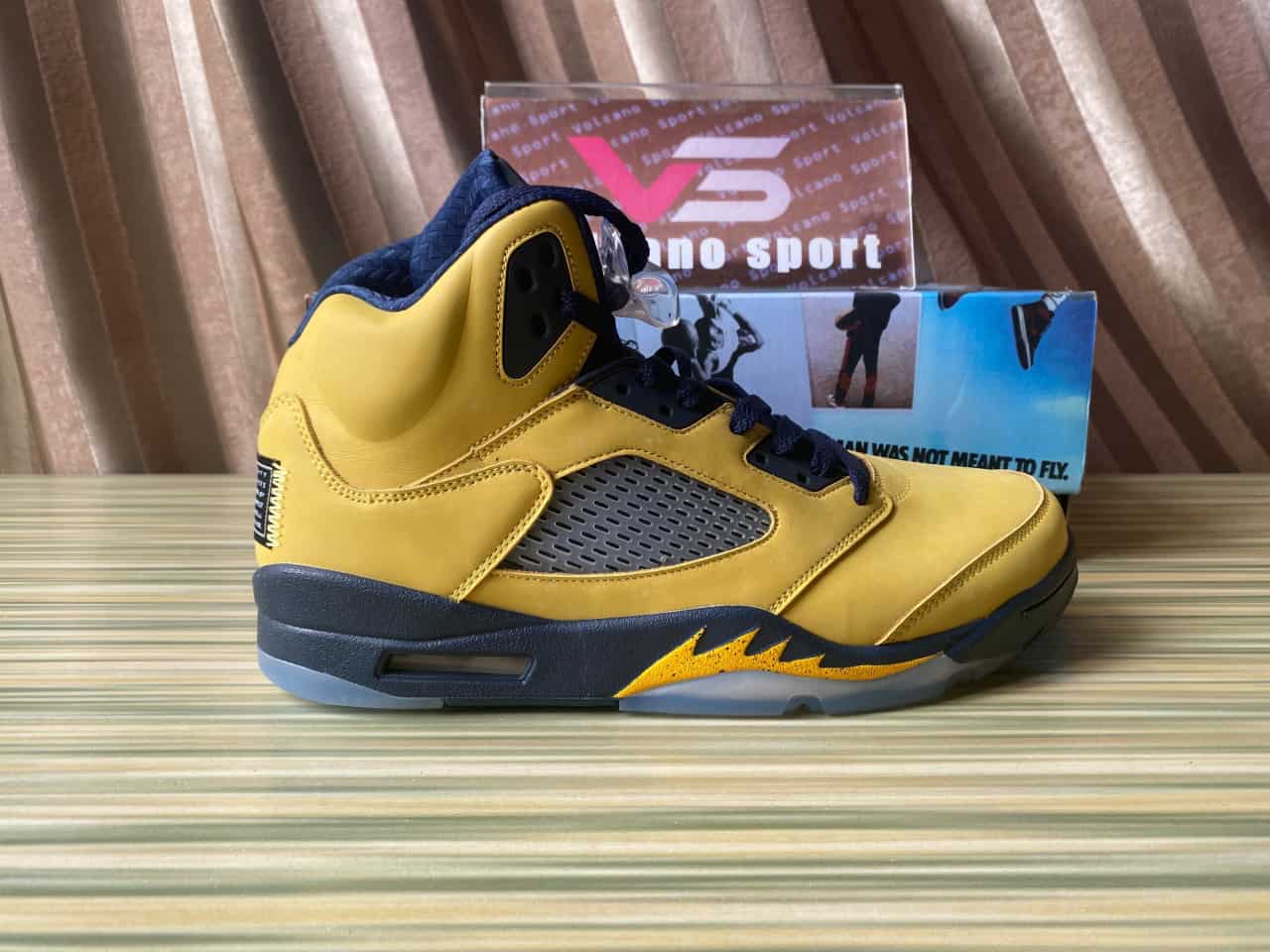 Jordan 5 Retro Michigan CQ9541-704