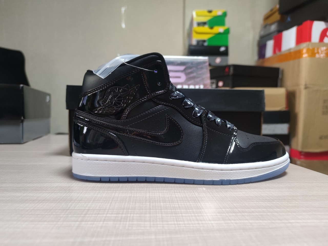 Jordan 1 Mid SE Space Jam DV1308 004