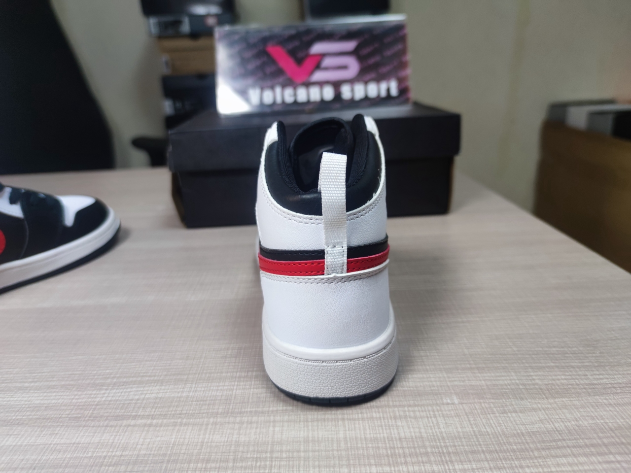 Air Jordan 1 Mid 555088 075