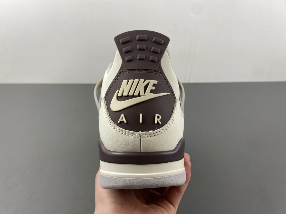 NIKE Air Jordan 4 Retro
