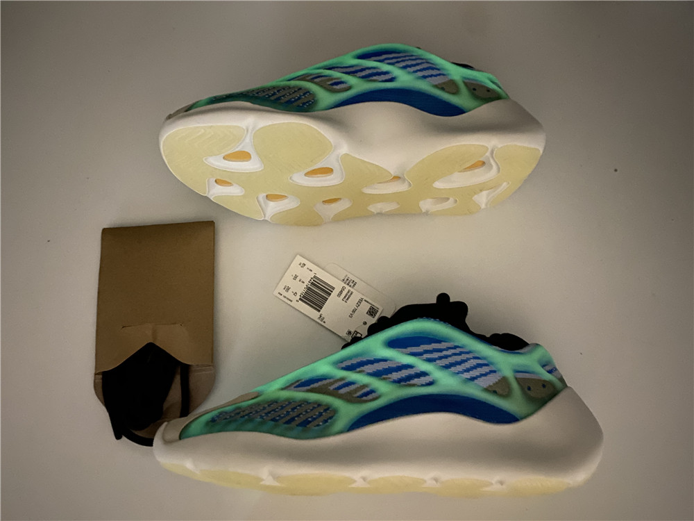 adidas Yeezy 700 V3Arzareth