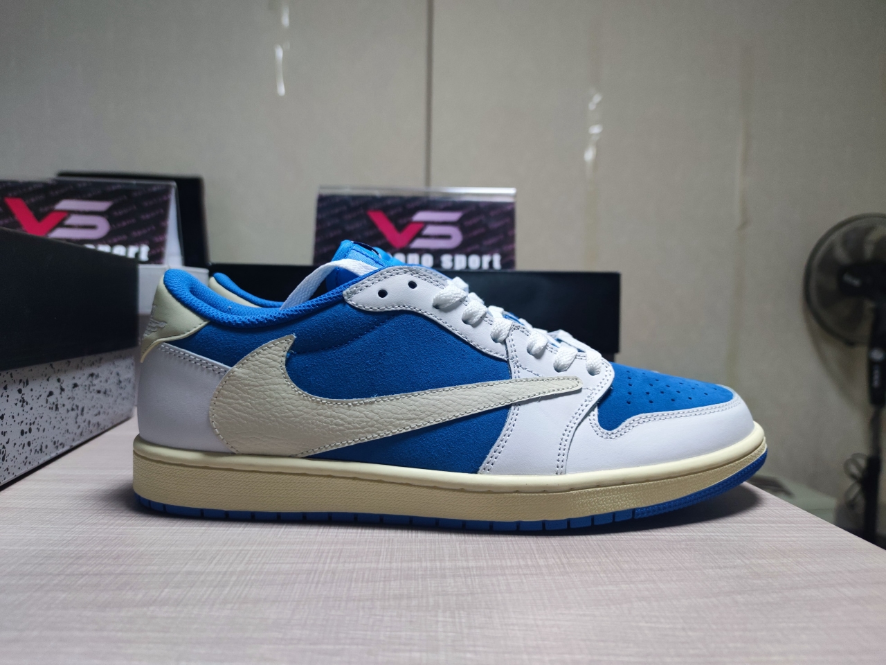 Travis Scott x Jordan 1 low CQ4277-212