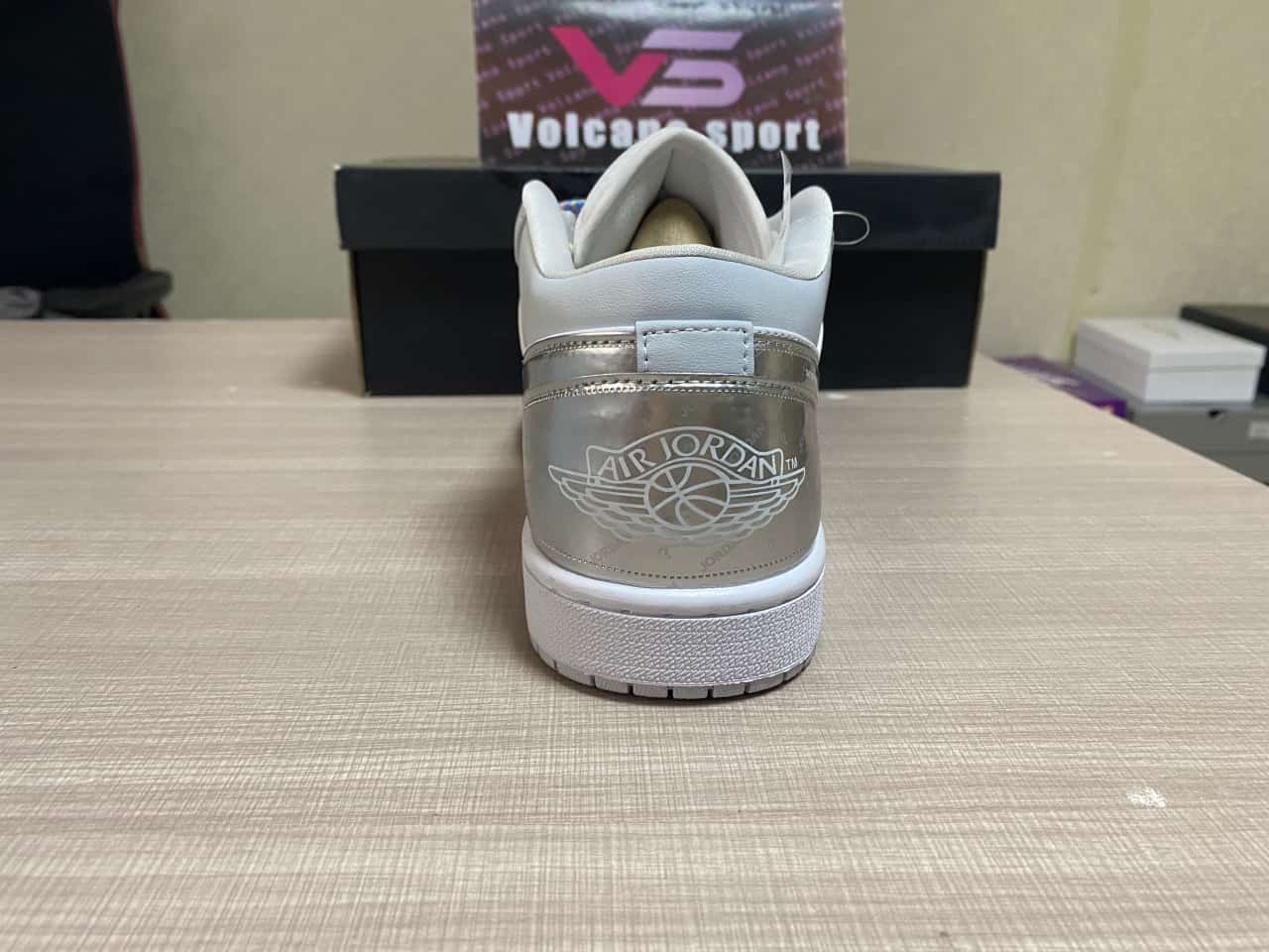 Jordan 1 Low SE Tear Away Silver DX6070-101