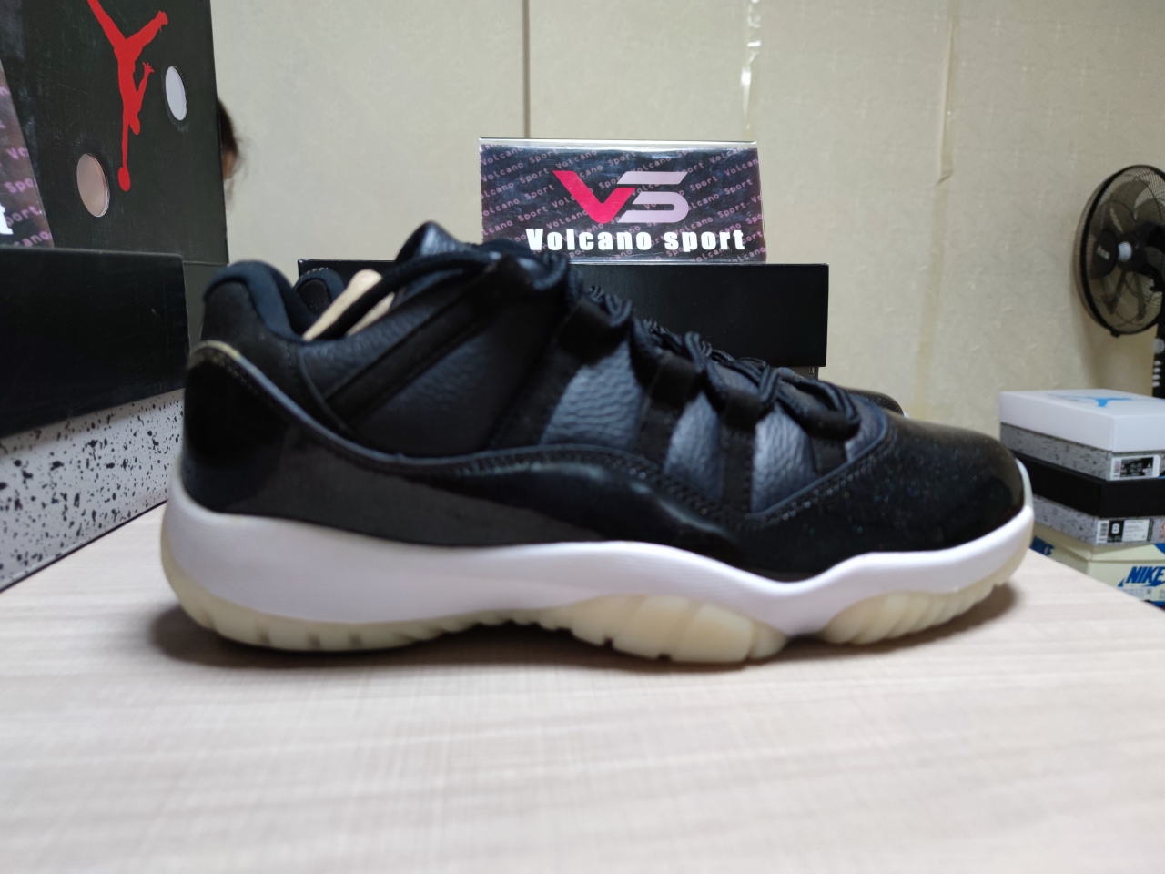 Jordan 11 Low 72-10 AV2187-001