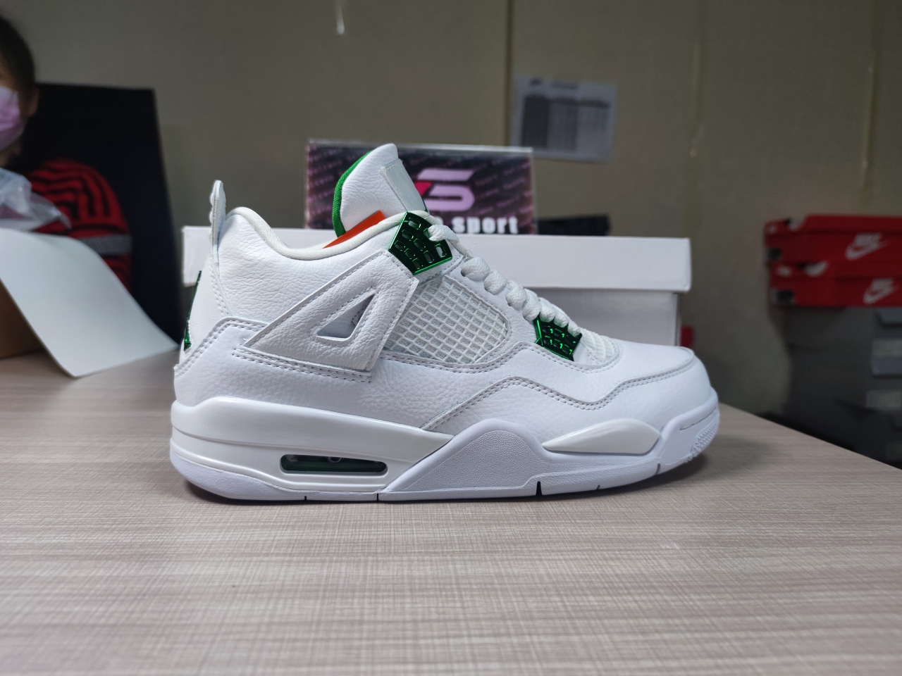 Jordan 4 Retro Metallic Green CT8527-113
