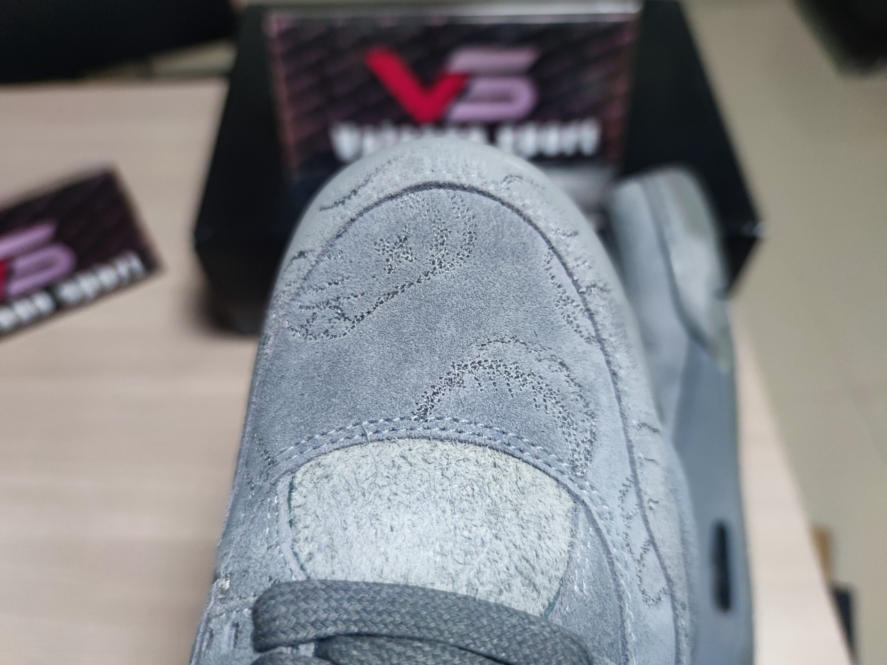 Jordan 4 Retro Kaws 930155 003