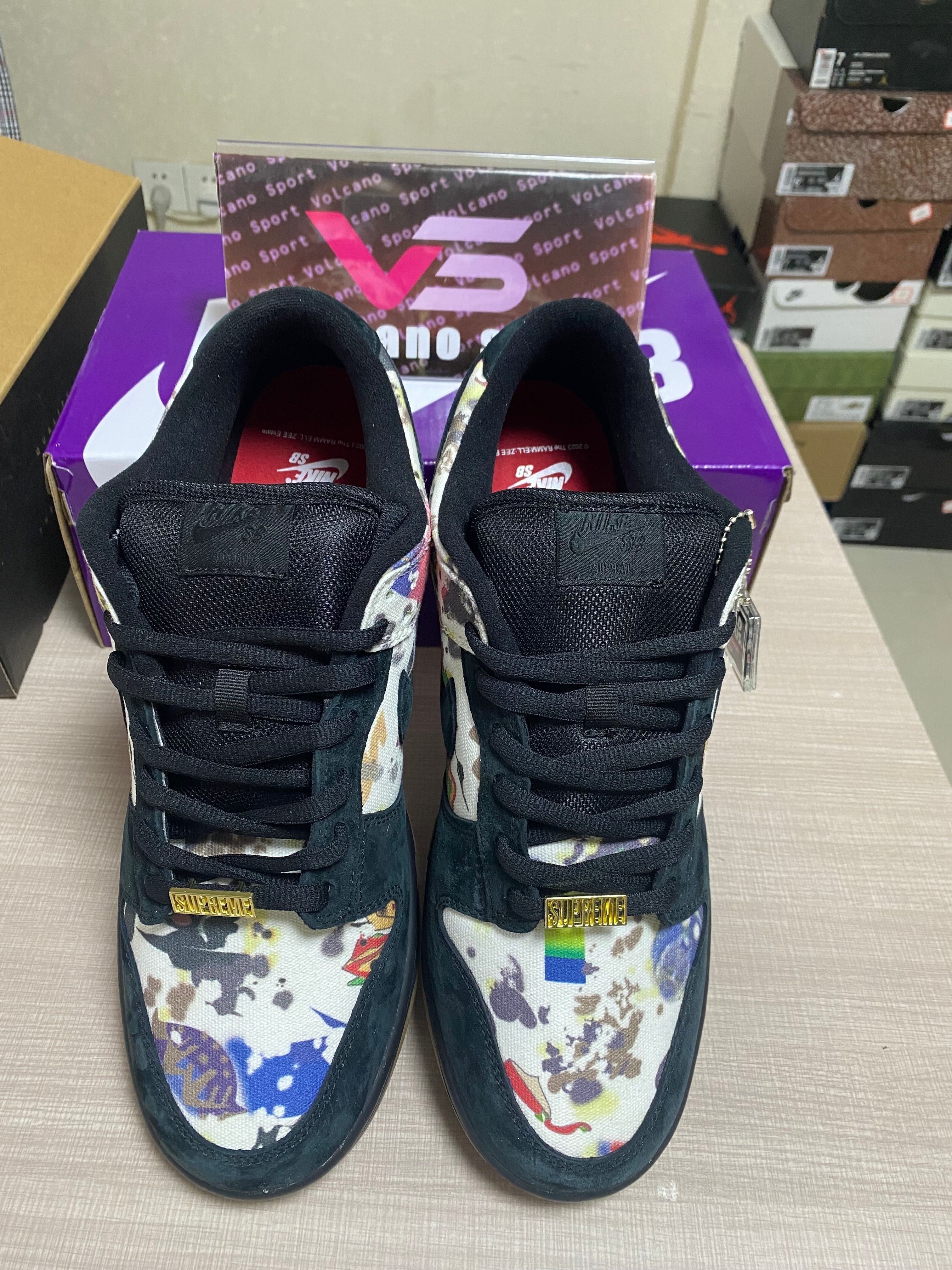 Supreme x Nike SB Dunk Low 