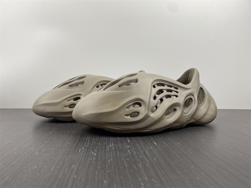 adidas Yeezy Foam RNNR Stone Sage GX4472