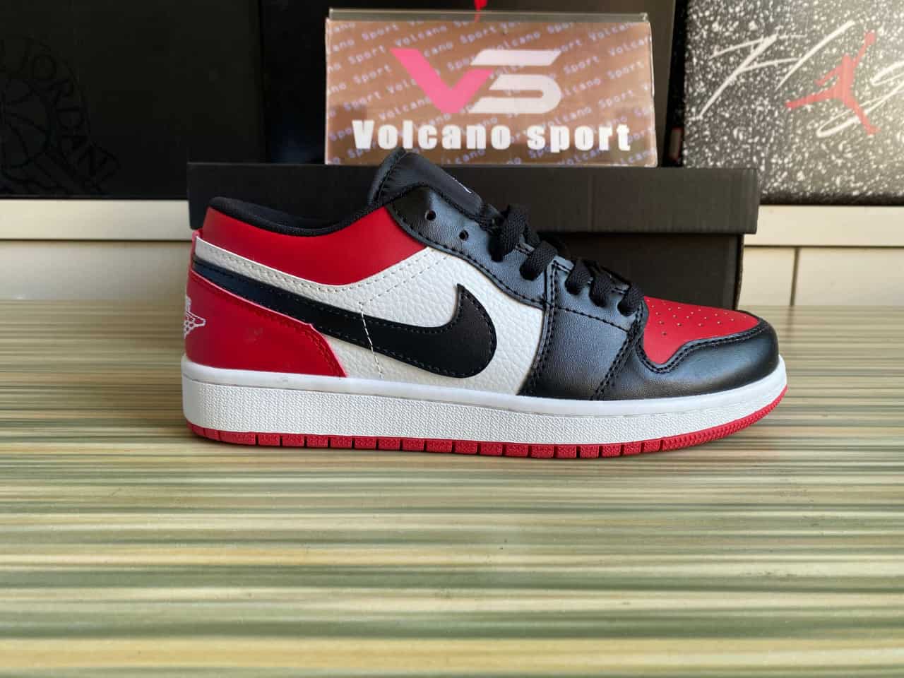 Air Jordan 1 Low Bred Toe 553558-126