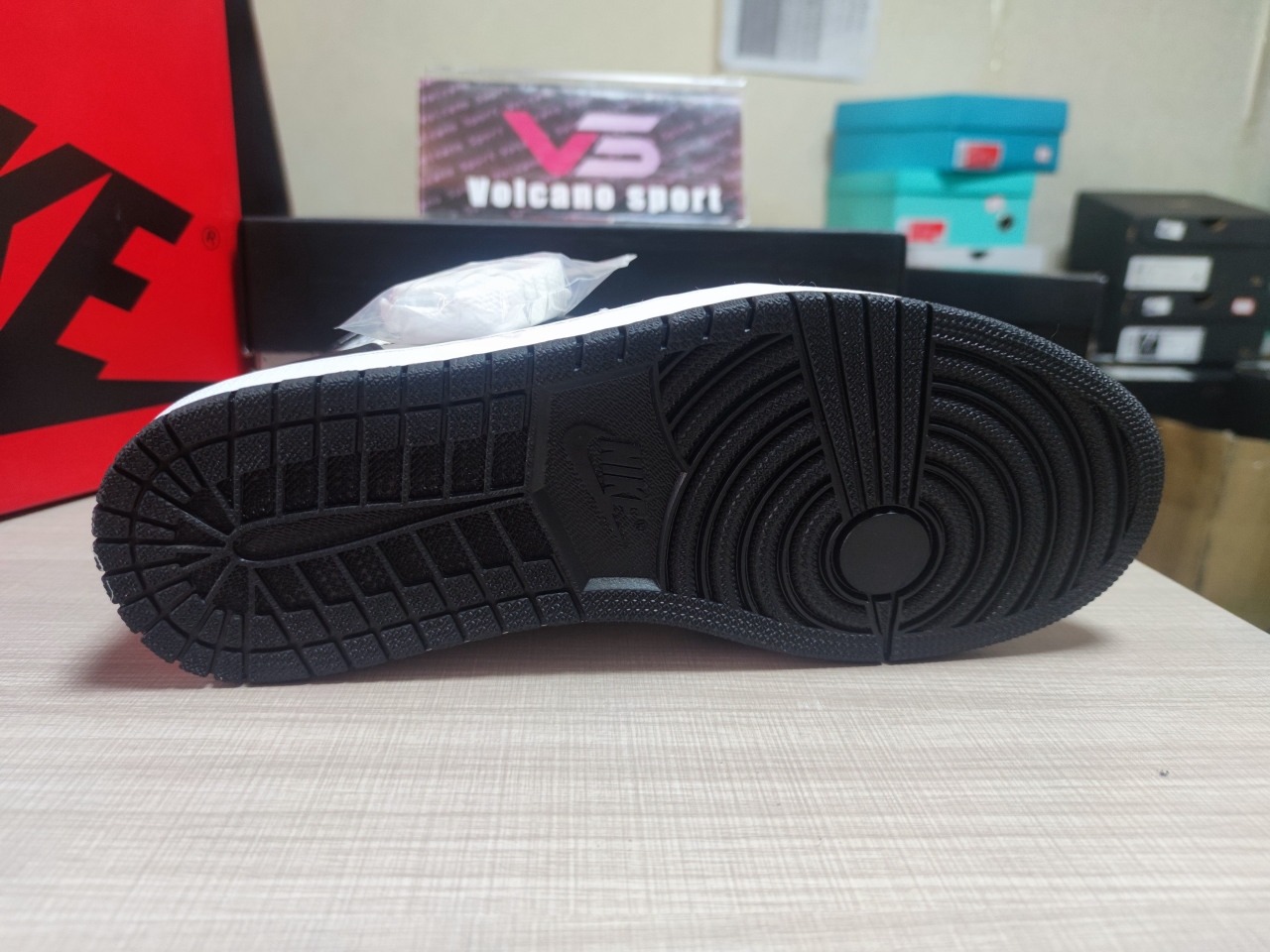 Jordan 1 Retro High 85 Black White BQ4422-001