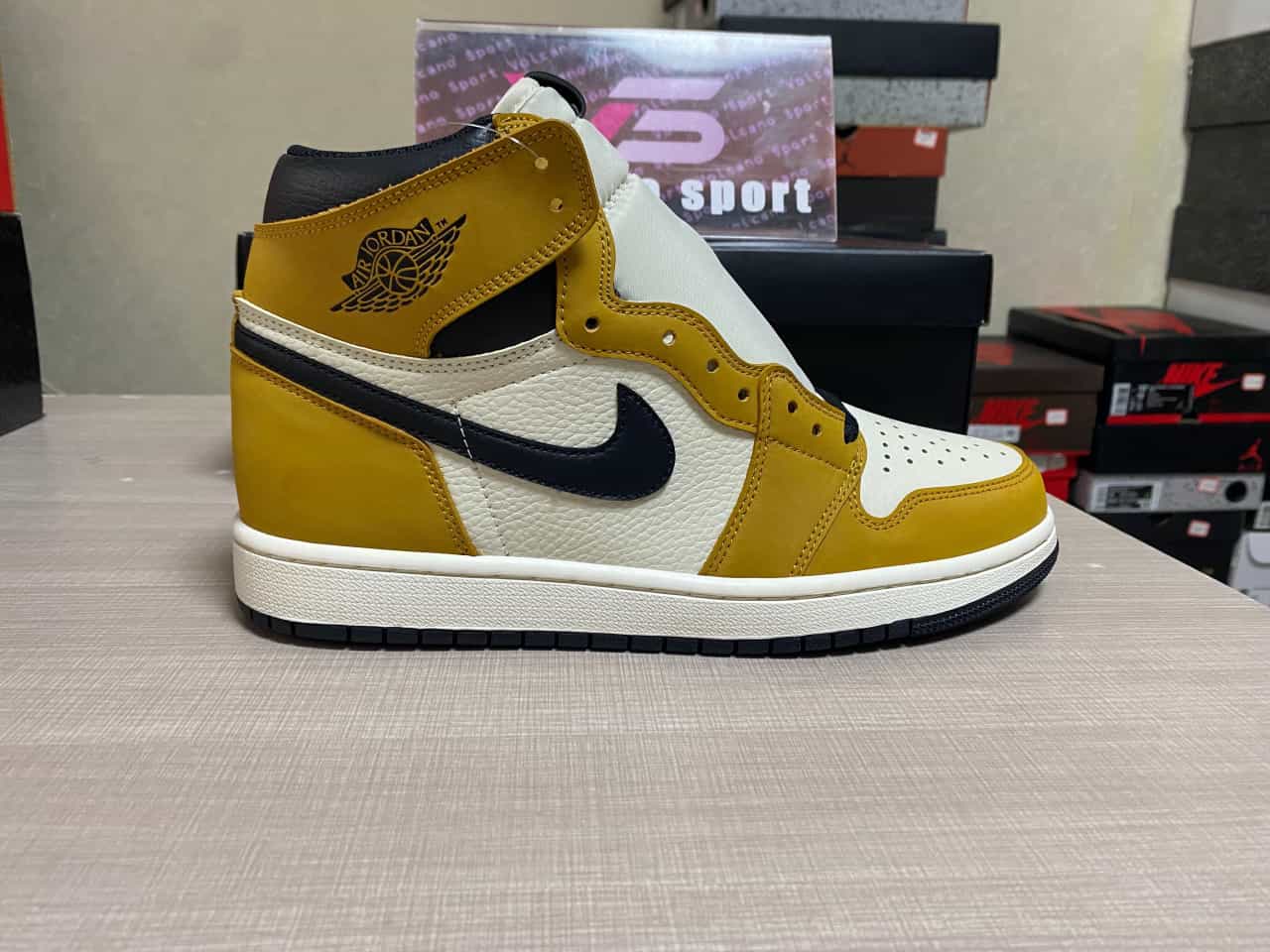 Jordan 1 Retro High Rookie of the Year 555088-700