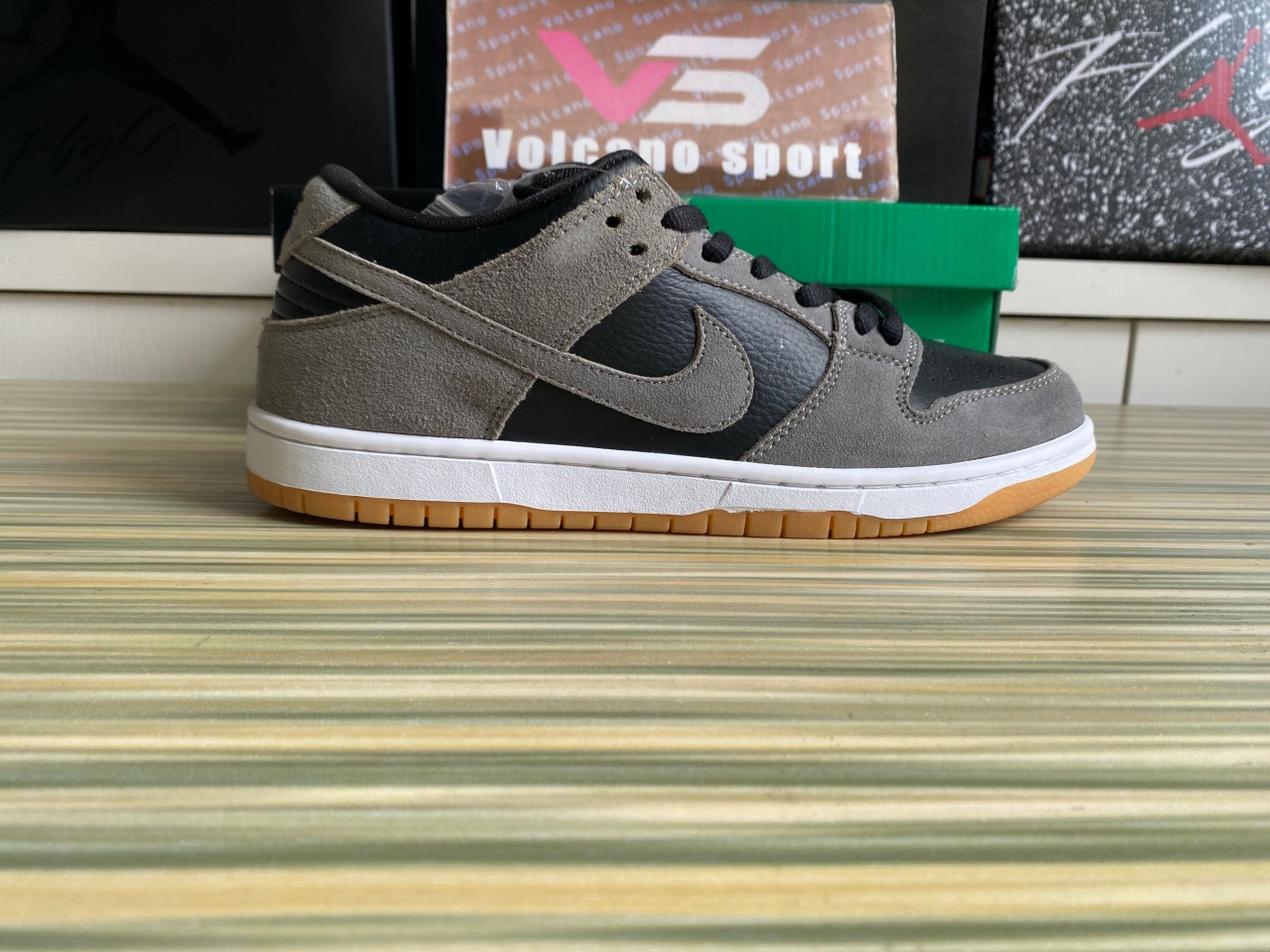 Nike SB Dunk Low Dark Grey Black Gum AR0778-001