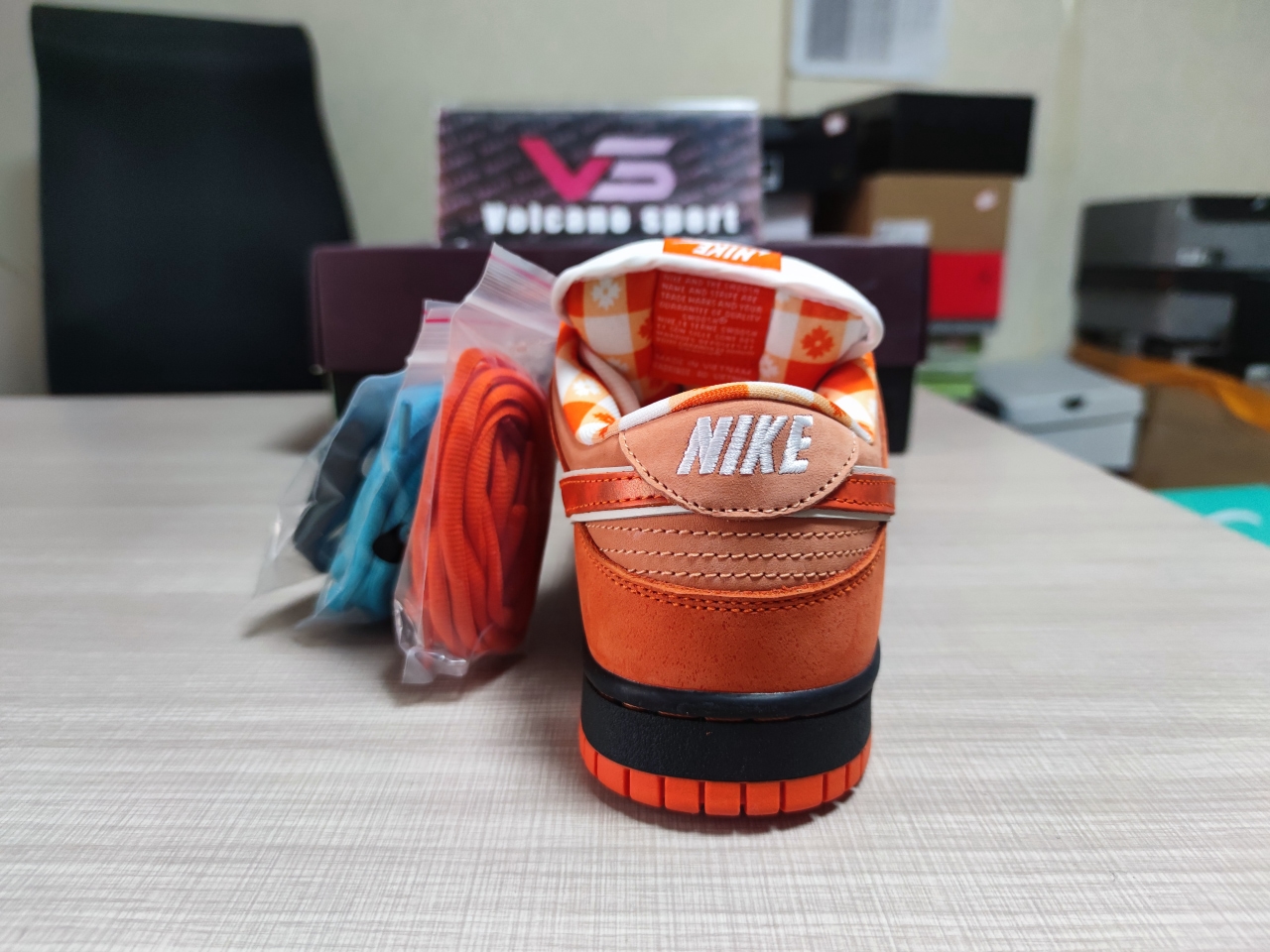 Concepts x SB Dunk Low “Orange Lobster” FD8776-800