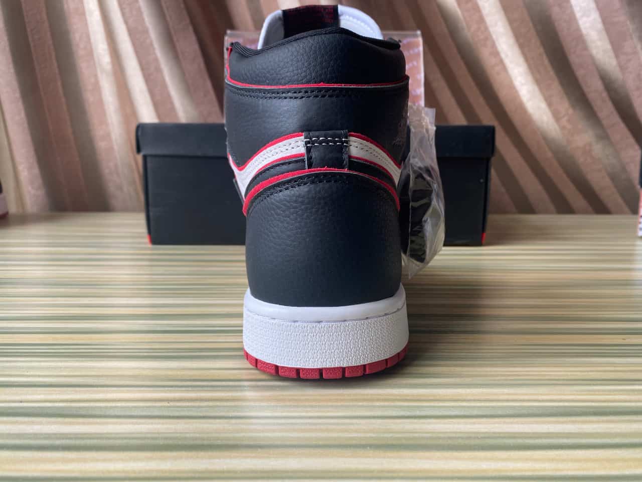 Jordan 1 Retro High Bloodline 555088-062