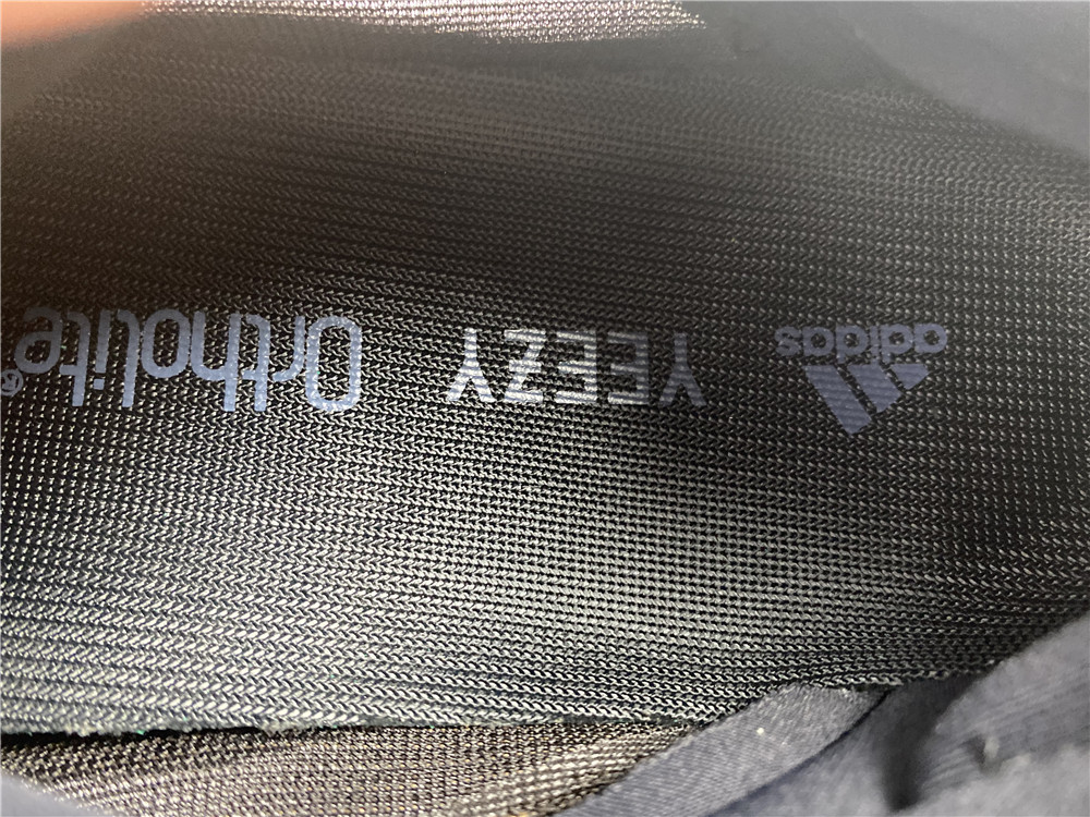 adidas Yeezy 700 V3Clay Brown