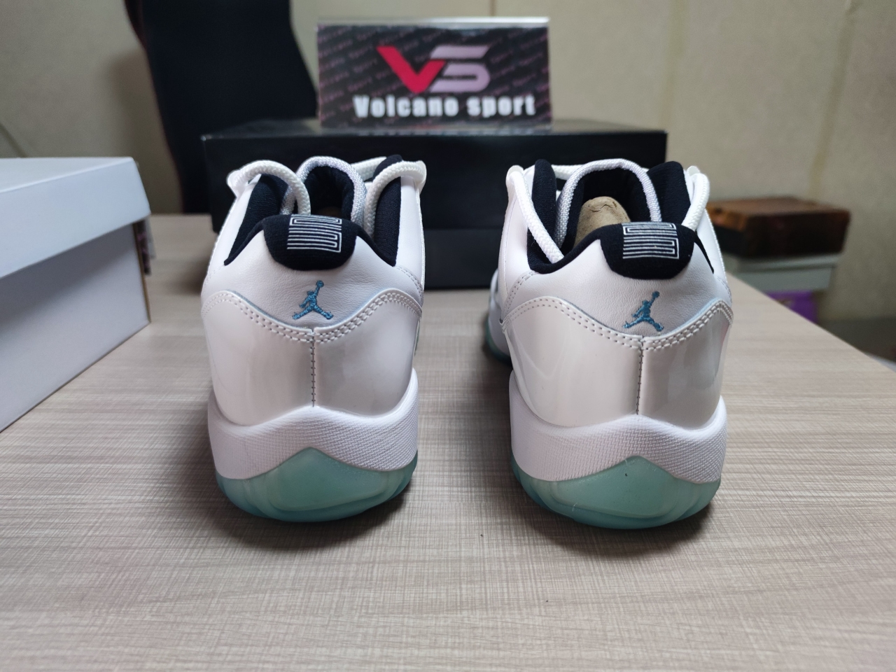 Jordan AJ11 Retro Low 