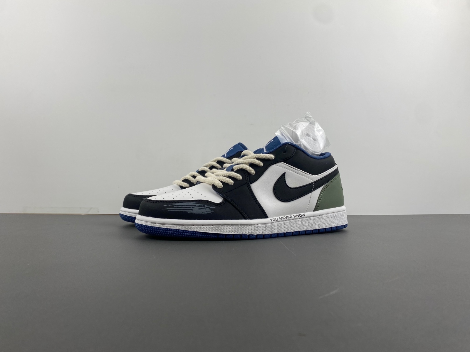 Travis Scott Jordan 1 Low Fragment GH553558-414