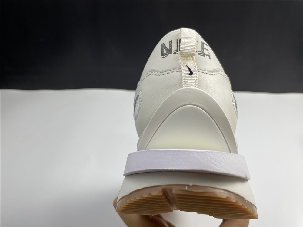 Nike Vaporwaffle sacai Sail Gum DD1875-100