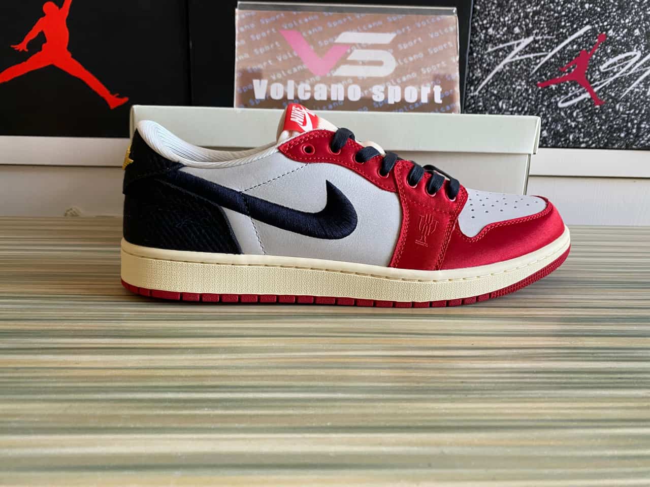 Air Jordan 1 Retro Low OG Trophy Room Rookie Card Away FN0432-100