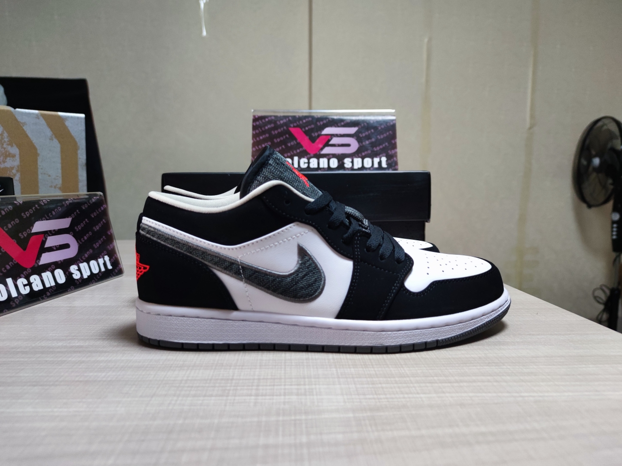Jordan 1 Low Black White Wolf Grey Infrared 23