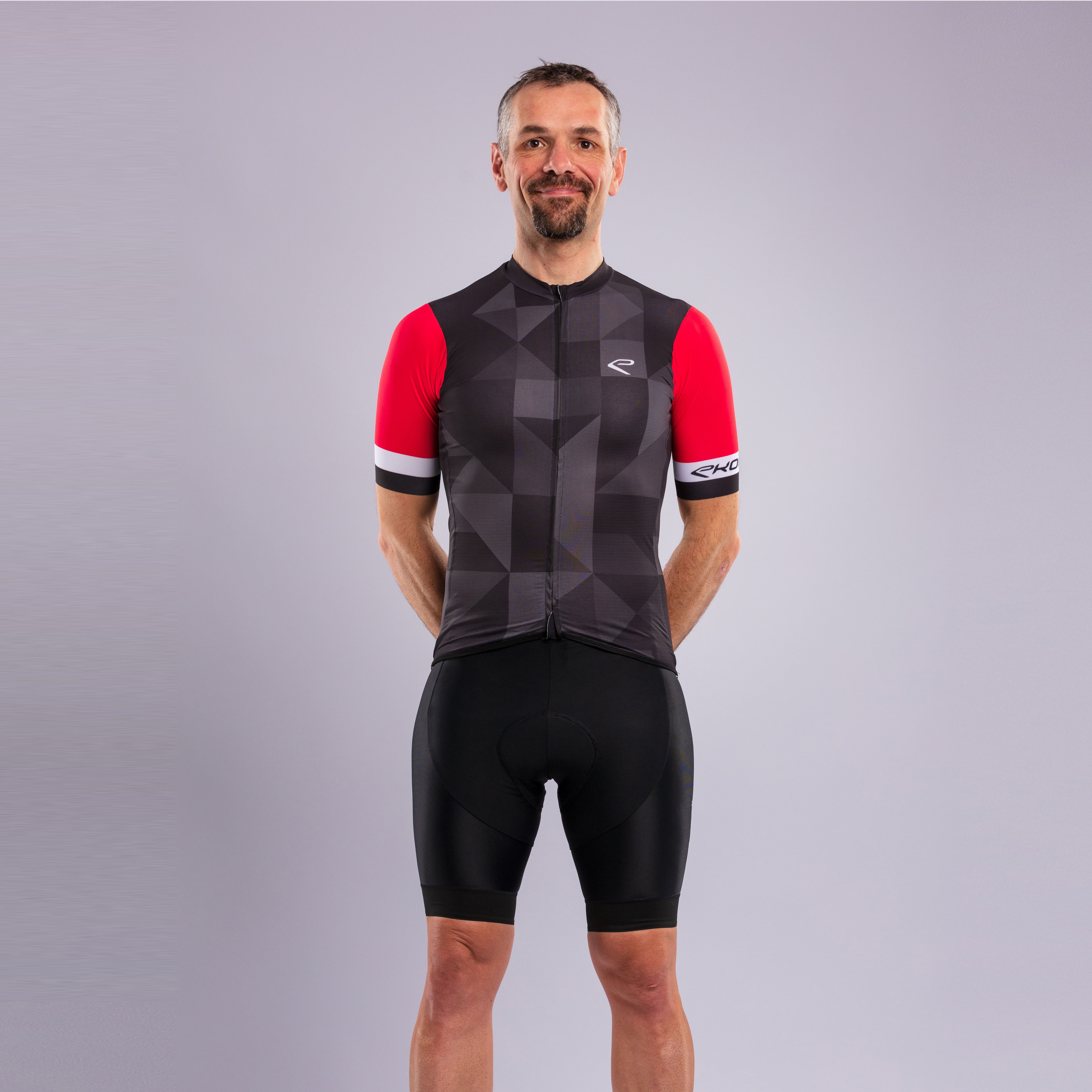EKOÏ DIAMOND black jersey and black V-light bib shorts combo