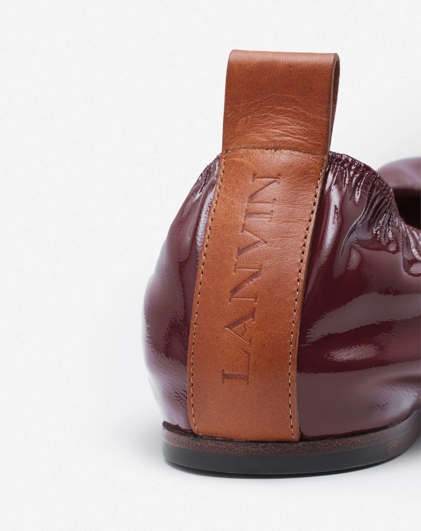 The ballerina flat in patent leather