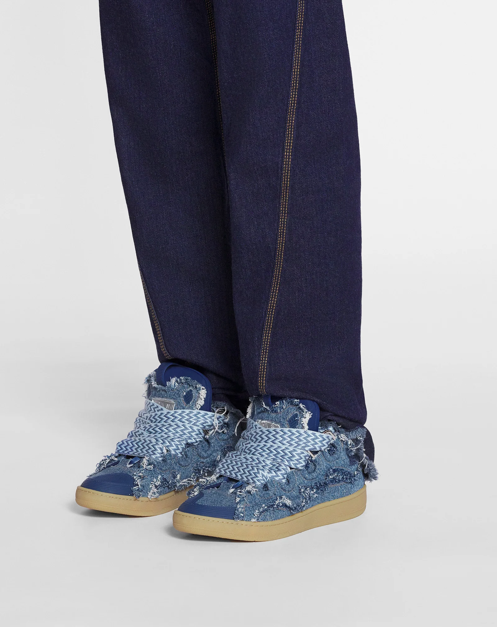 Curb sneakers in denim