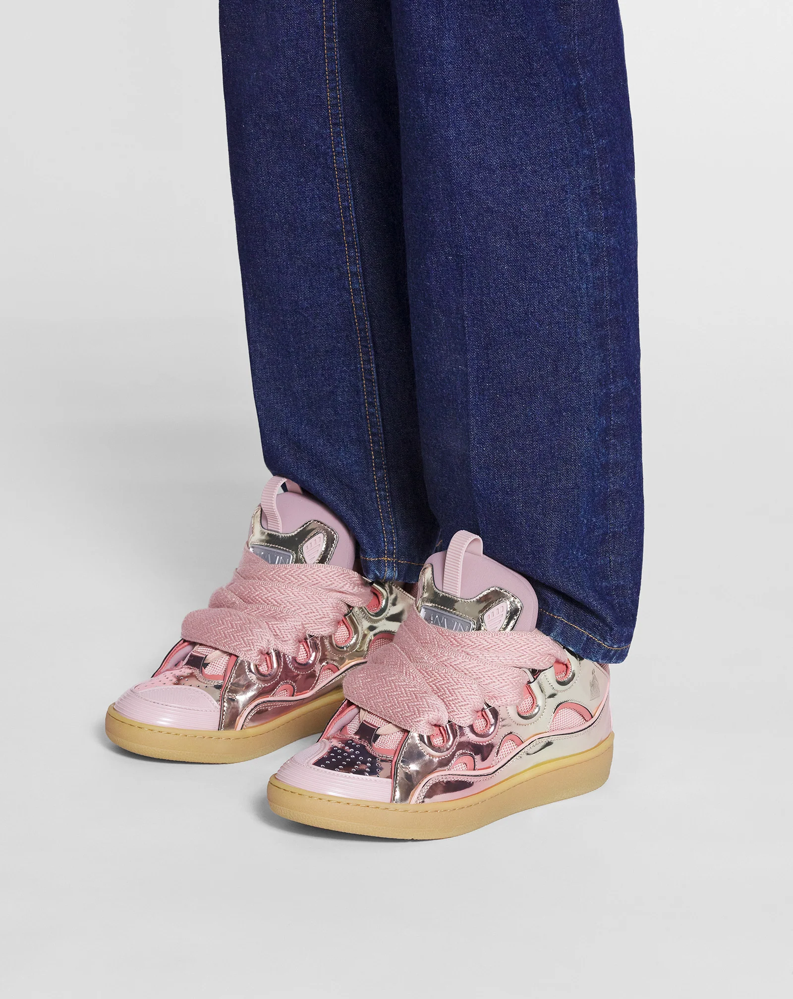 Curb sneakers in metallic leather