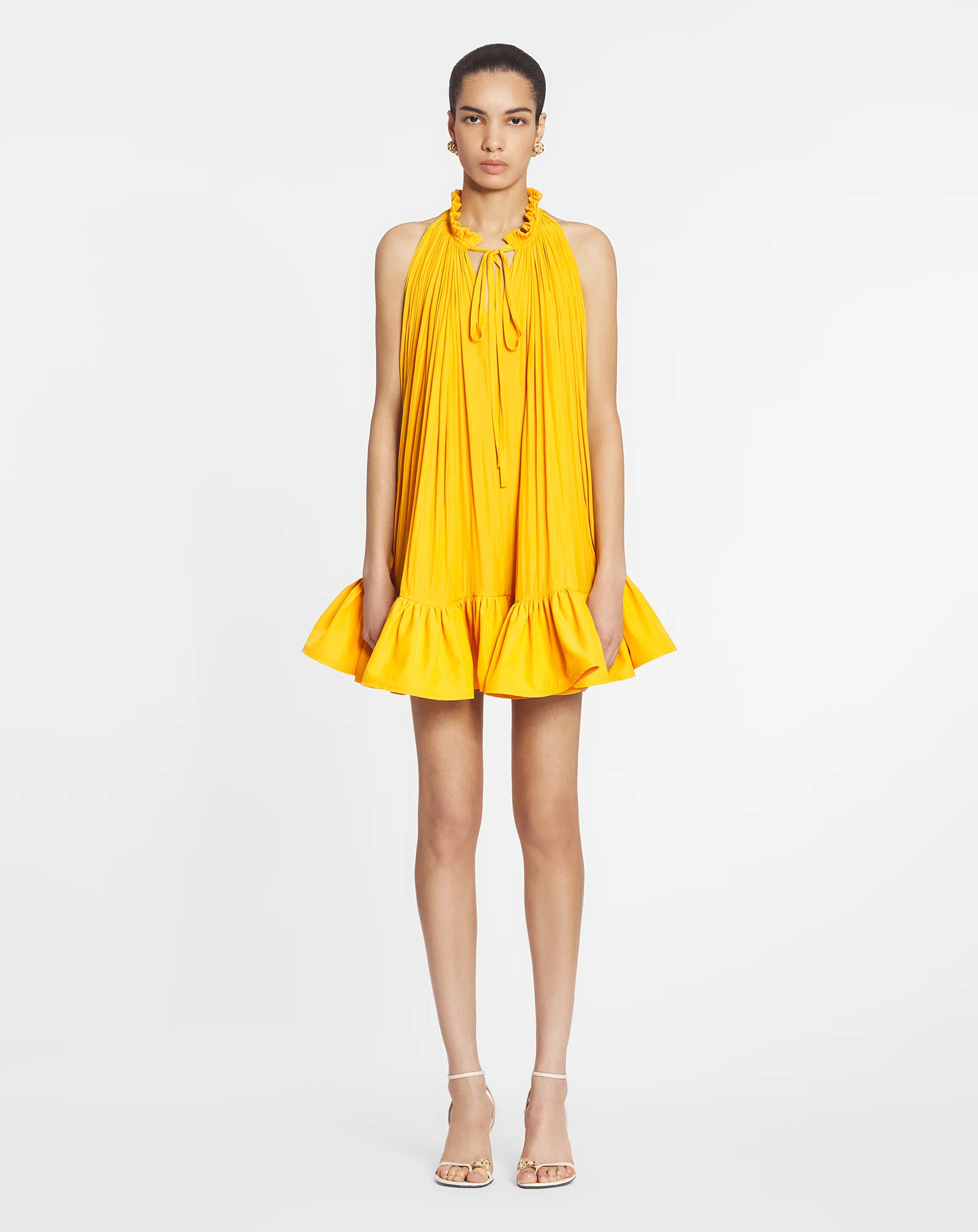 Short dress with ruffles