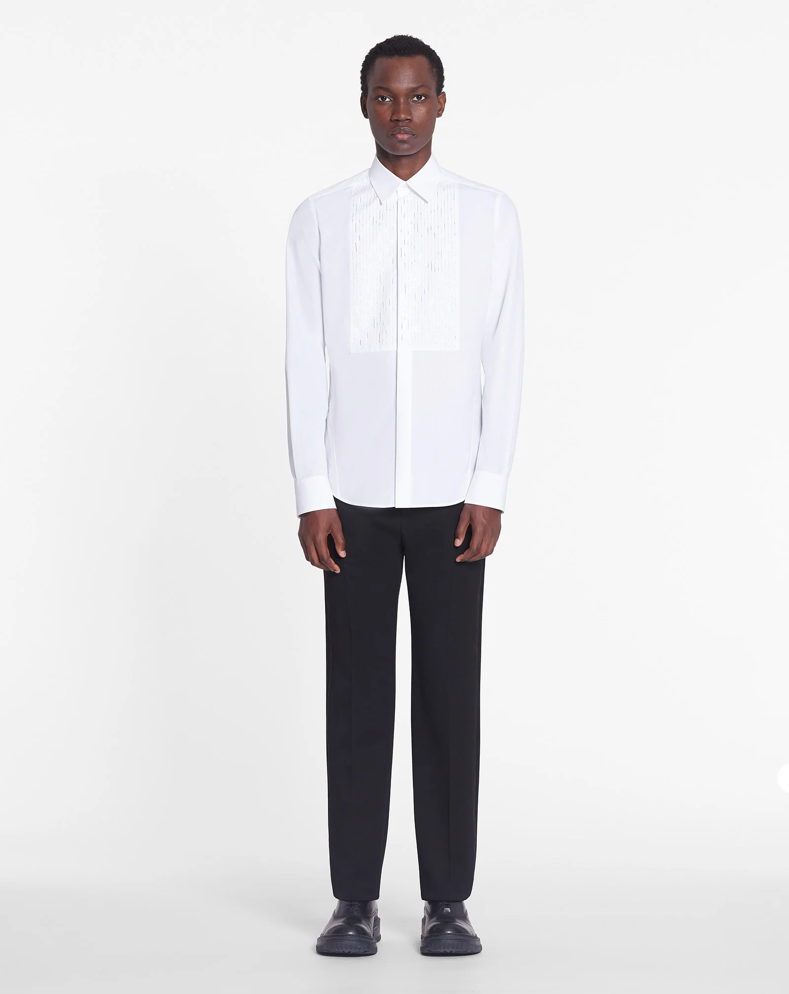 Fitted shirt with an embroidered bib front