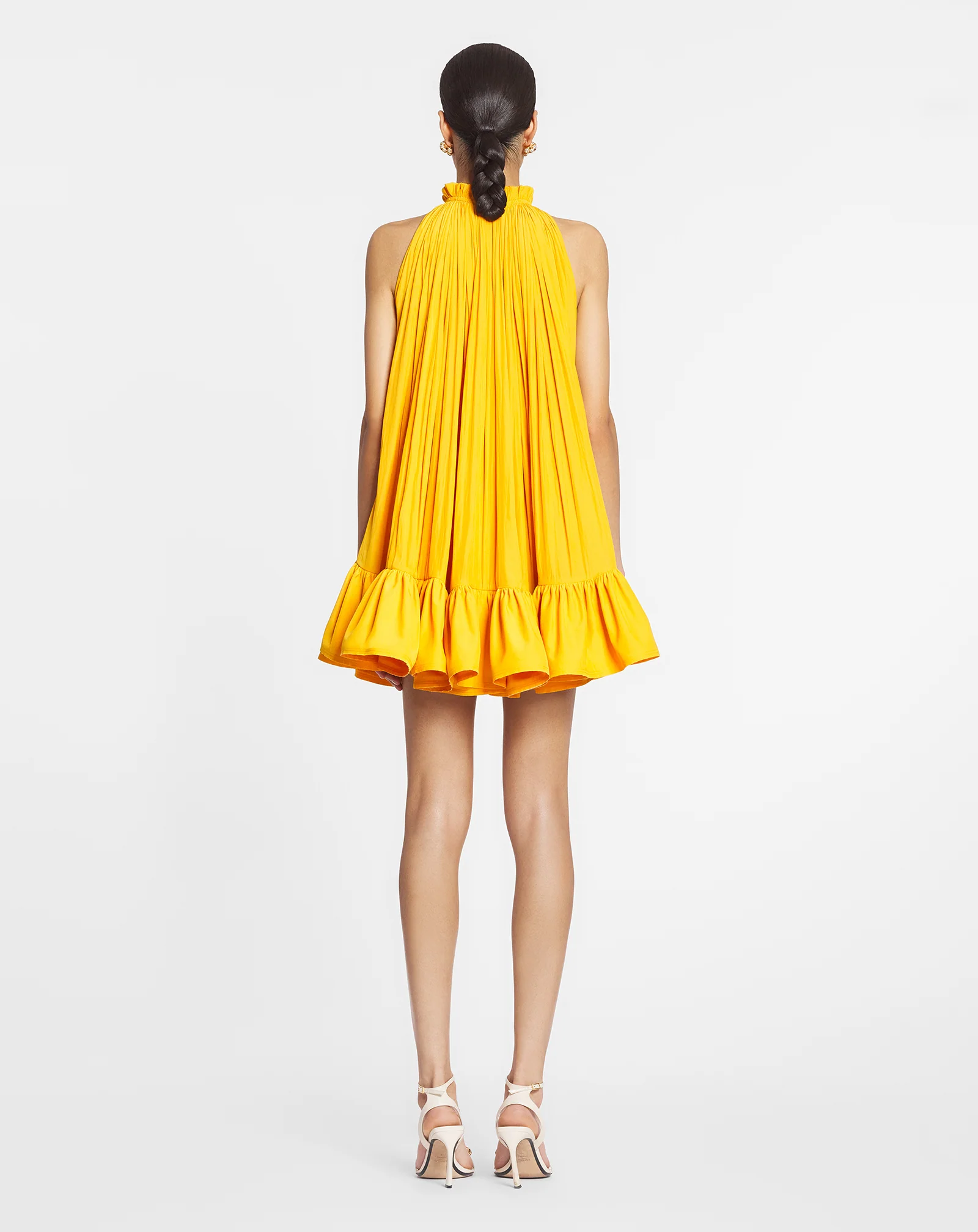 Short dress with ruffles