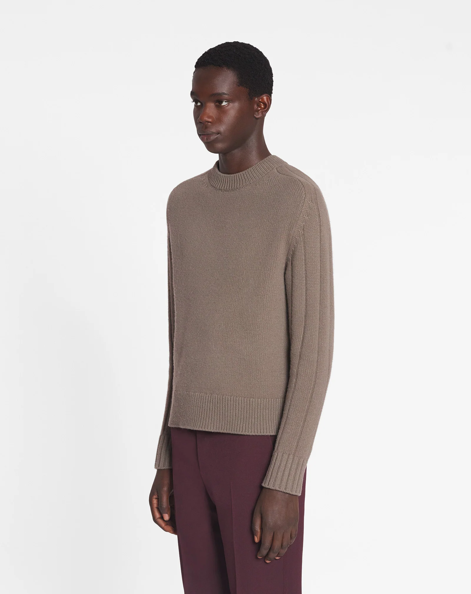 Sweater with ribbed sleeves