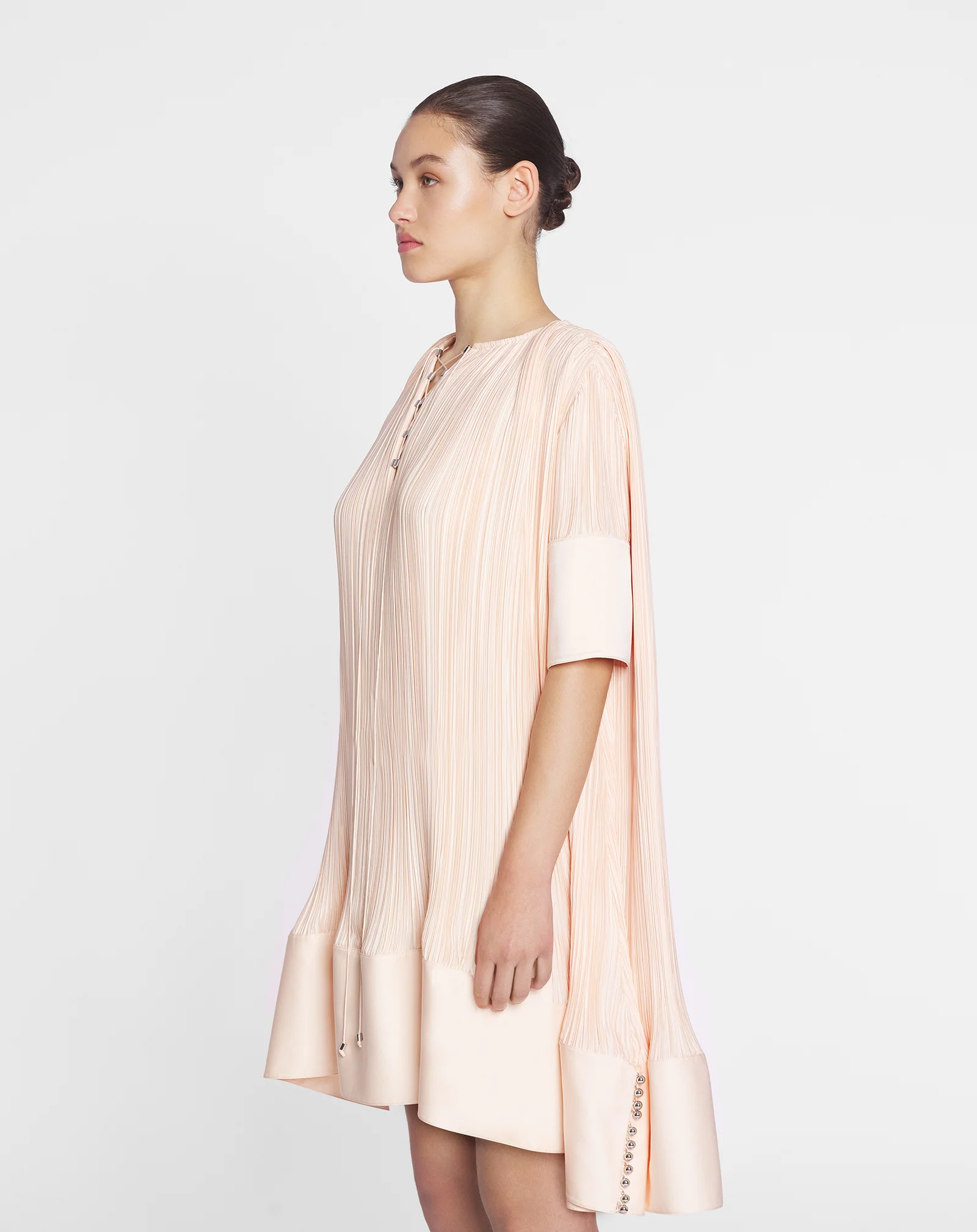 Short-sleeved pleated dress
