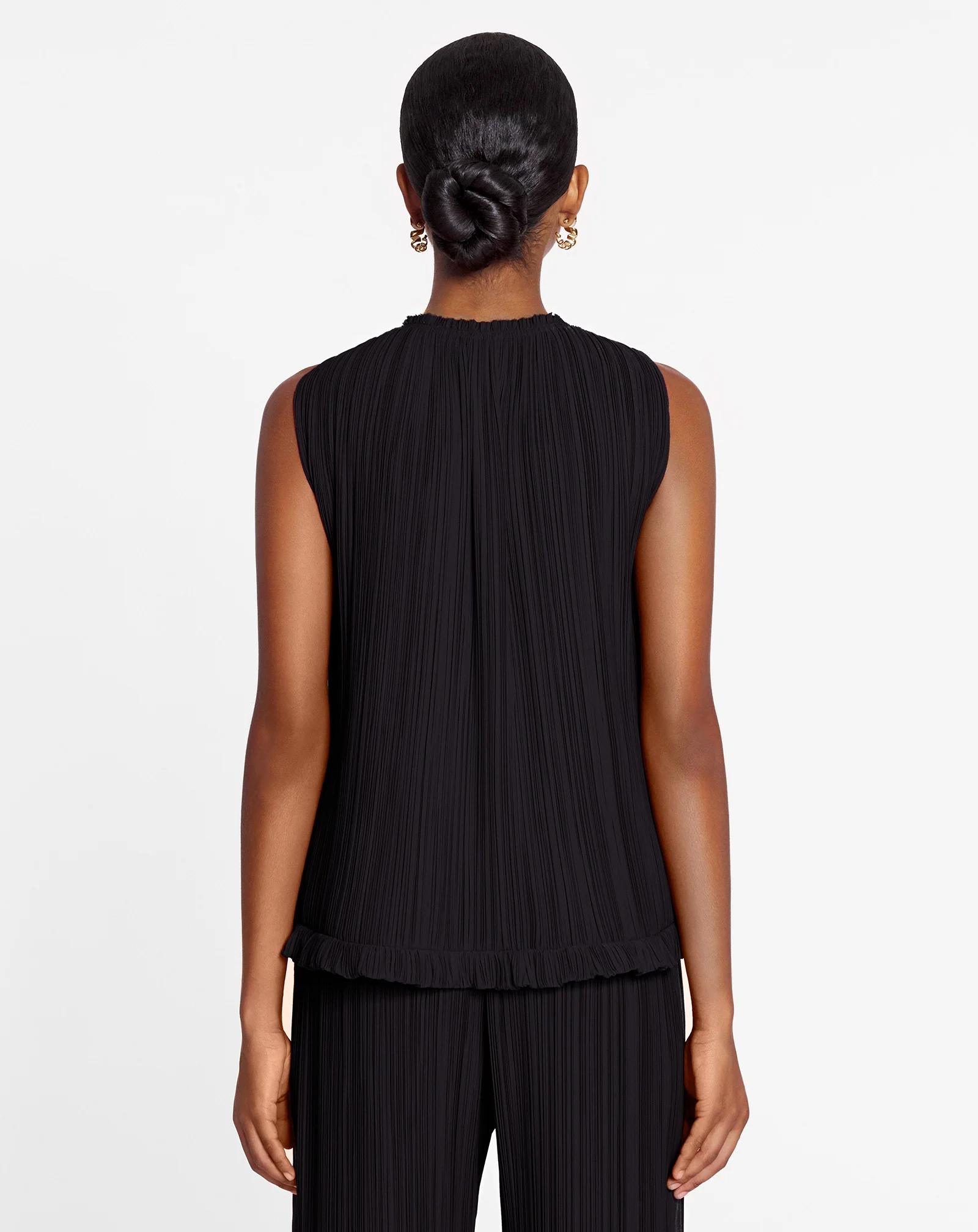 Sleeveless pleated top