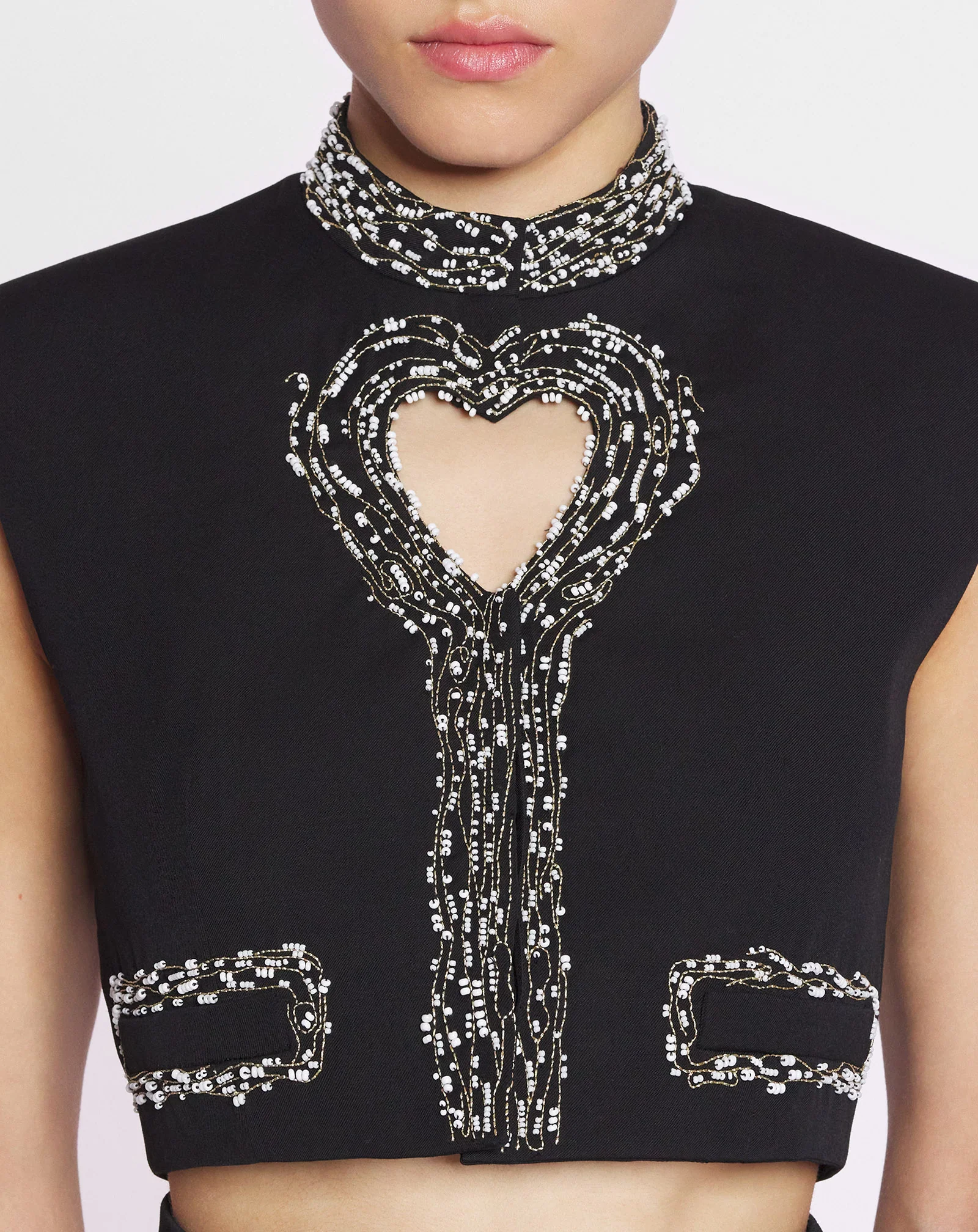 Short sleeveless jacket with a heart detail