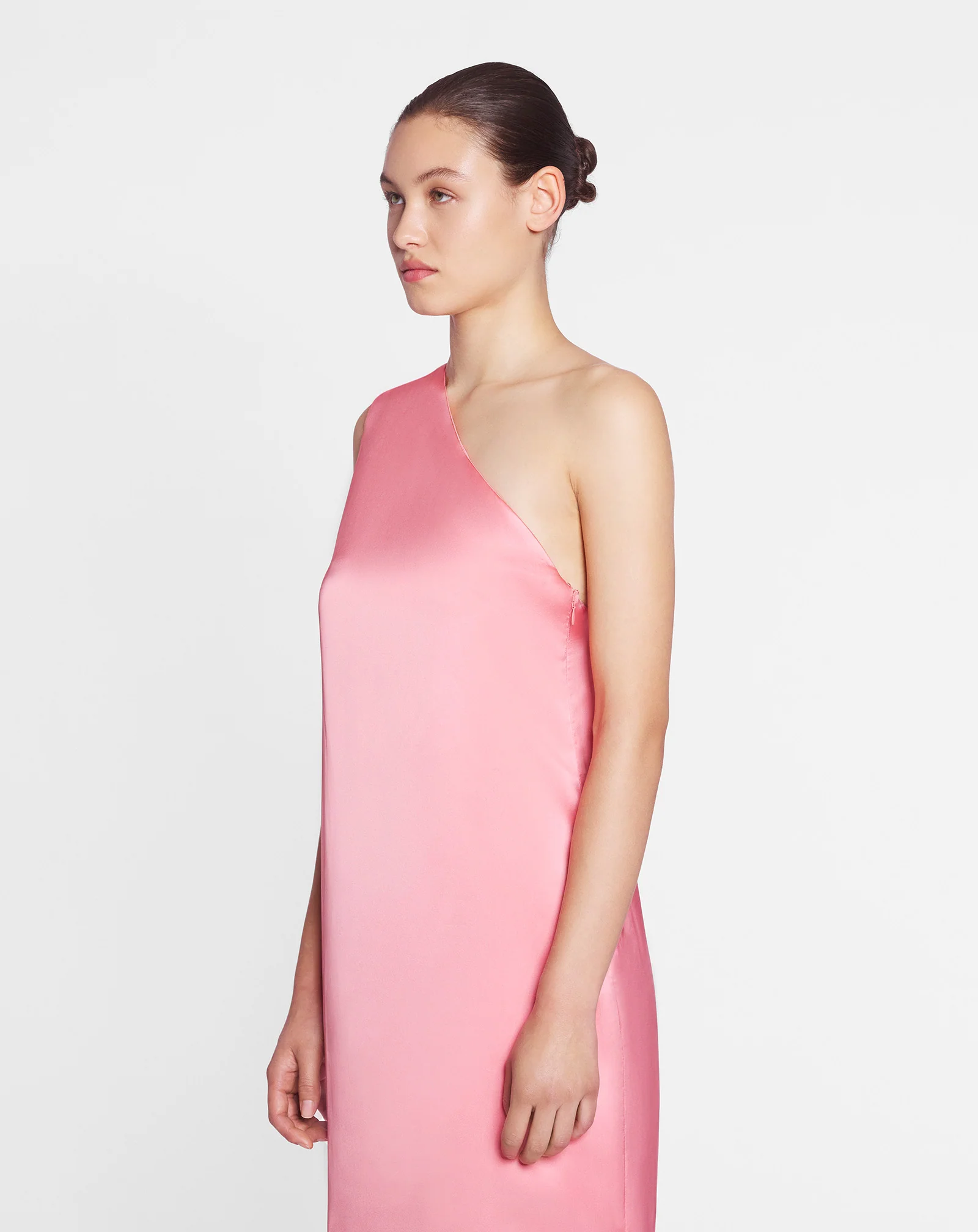 Asymmetrical long dress with ribbon detail