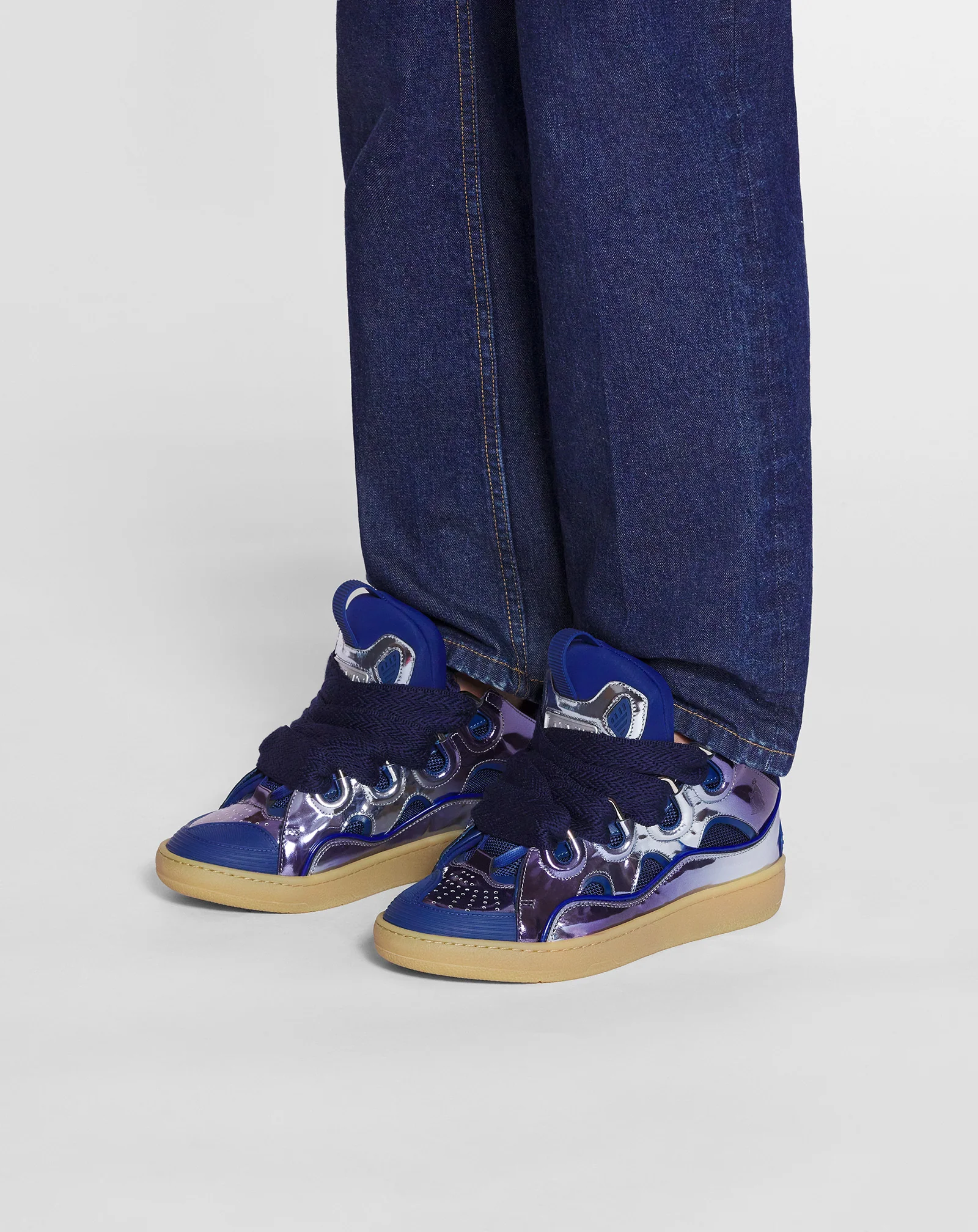 Curb sneakers in metallic leather