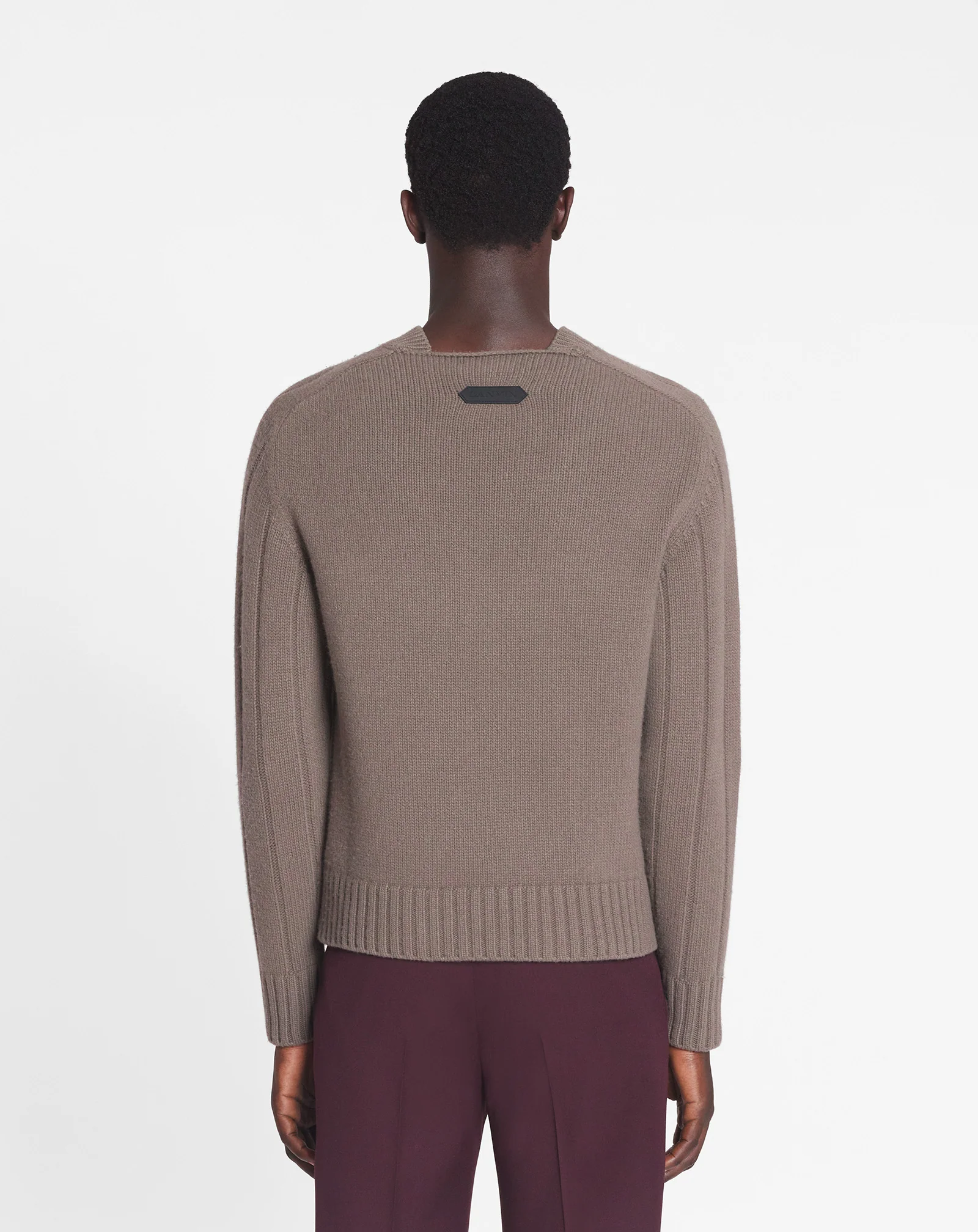 Sweater with ribbed sleeves